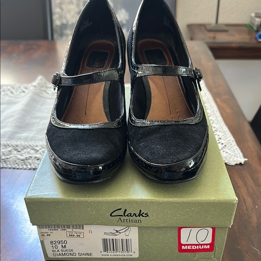 Clark's Artisan Diamond Shine Black Suede and Patent Leather pumps size 10